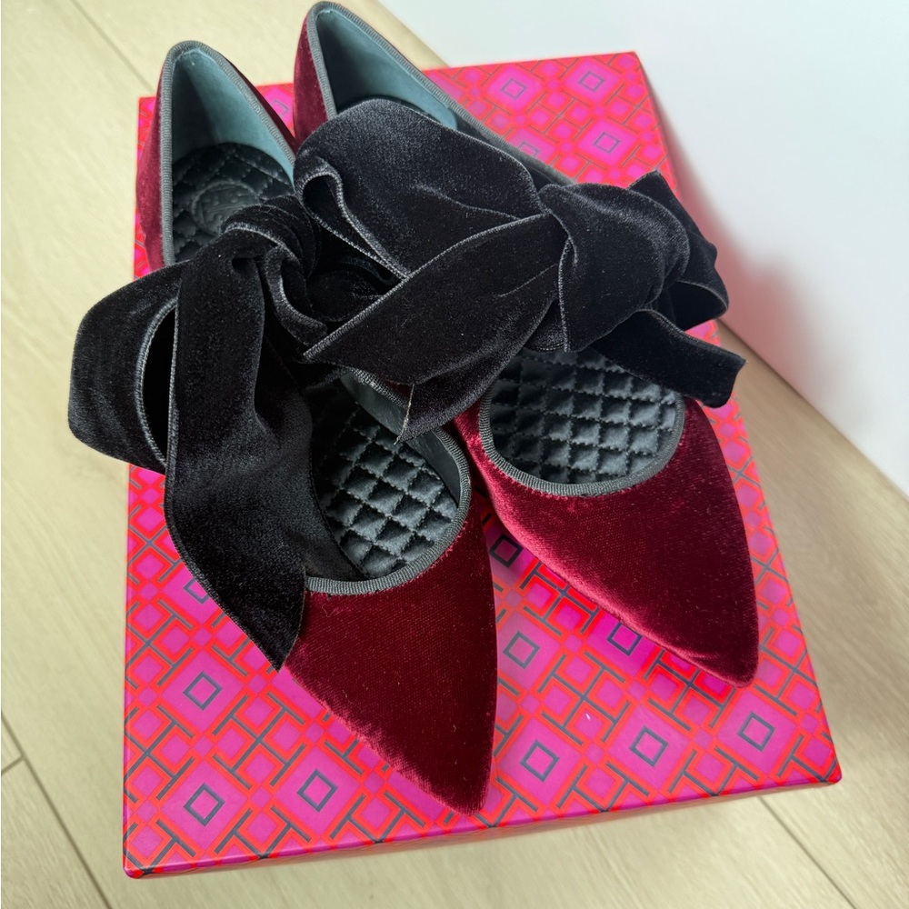 BRAND NEW Tory Burch Clara Red Velvet Flats with Black Bow Size 6.5US